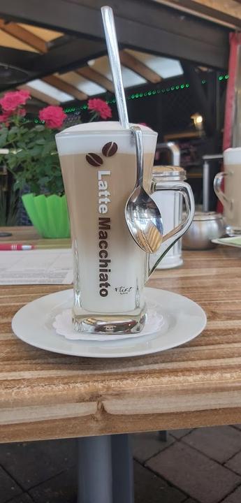 Pfeil - Eis-Café-Bistro